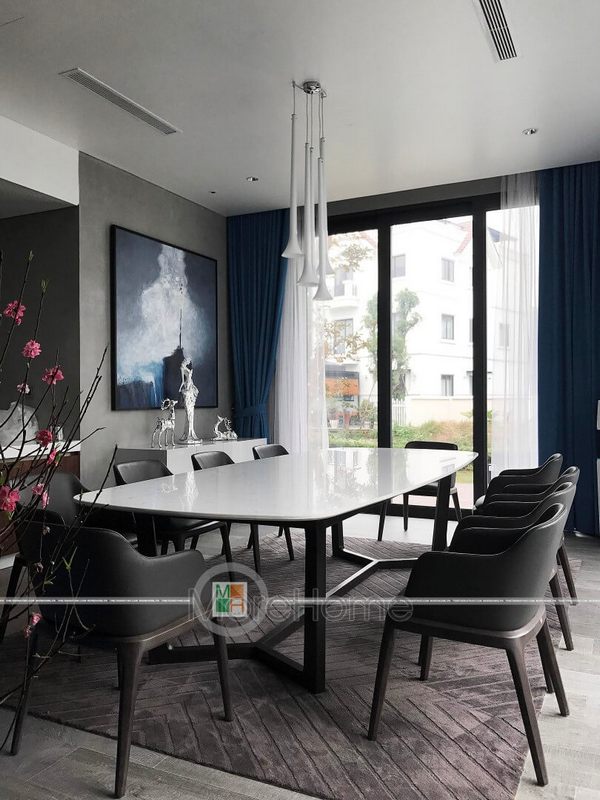 Bộ bàn ăn đẳng cấp của MORESOFA được bọc bằng da mang lại cảm giác thoải mái và ấm áp cho người sử dụng.